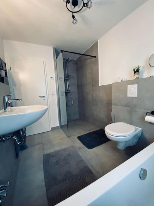 Grosse Moderne Ferienwohnung Auch Als Monteur Unterkunft Nutzbar, In Stolberg - Vicht Kültér fotó