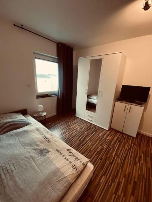 Grosse Moderne Ferienwohnung Auch Als Monteur Unterkunft Nutzbar, In Stolberg - Vicht Kültér fotó