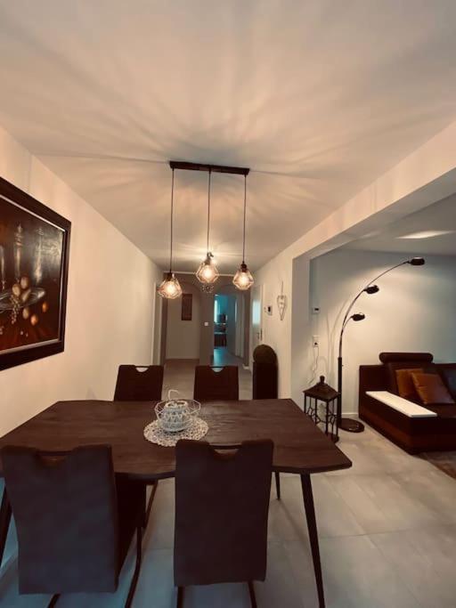 Grosse Moderne Ferienwohnung Auch Als Monteur Unterkunft Nutzbar, In Stolberg - Vicht Kültér fotó